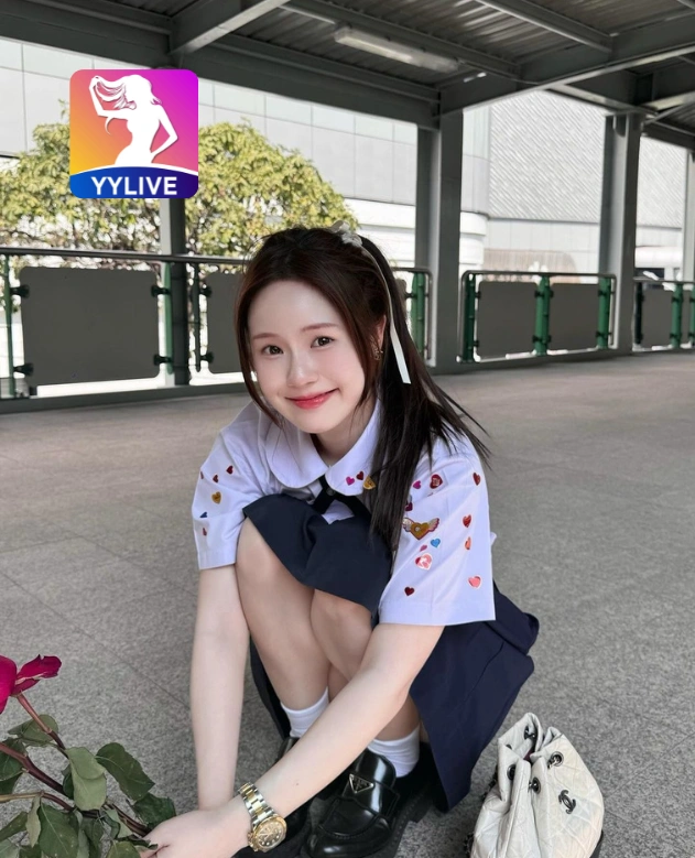 Bella Pertiwi YYLIVE