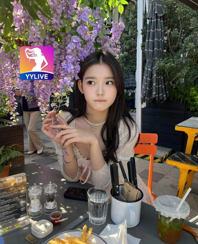 Cam Liên YYLIVE