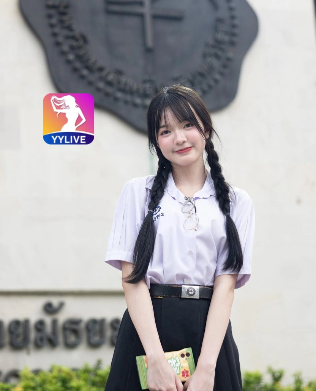 Dewi Rahmawati YYLIVE