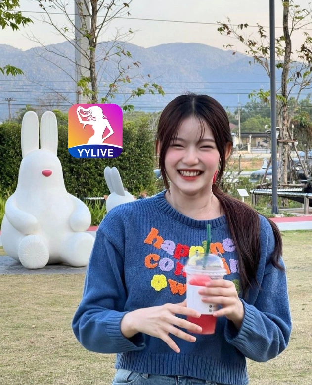 Hồng Trang YYLIVE