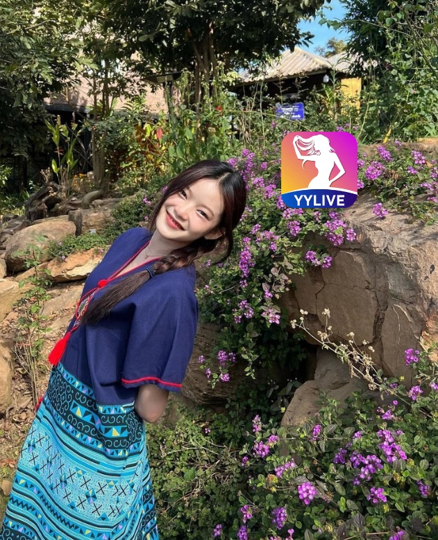 Hồng Trang YYLIVE