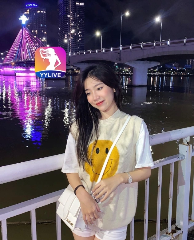 Hong Trang YYLIVE