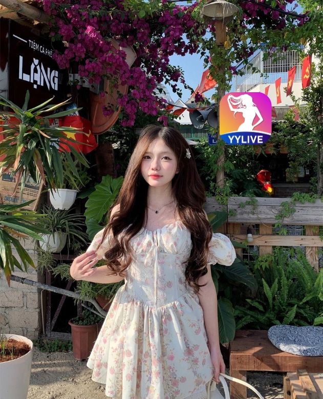 Lan Linh YYLIVE