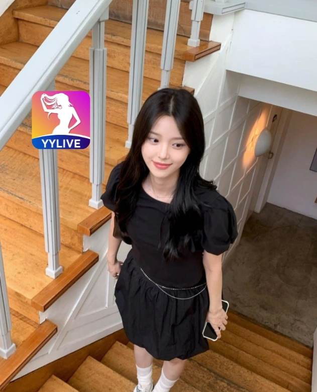 Minh Hằng YYLIVE
