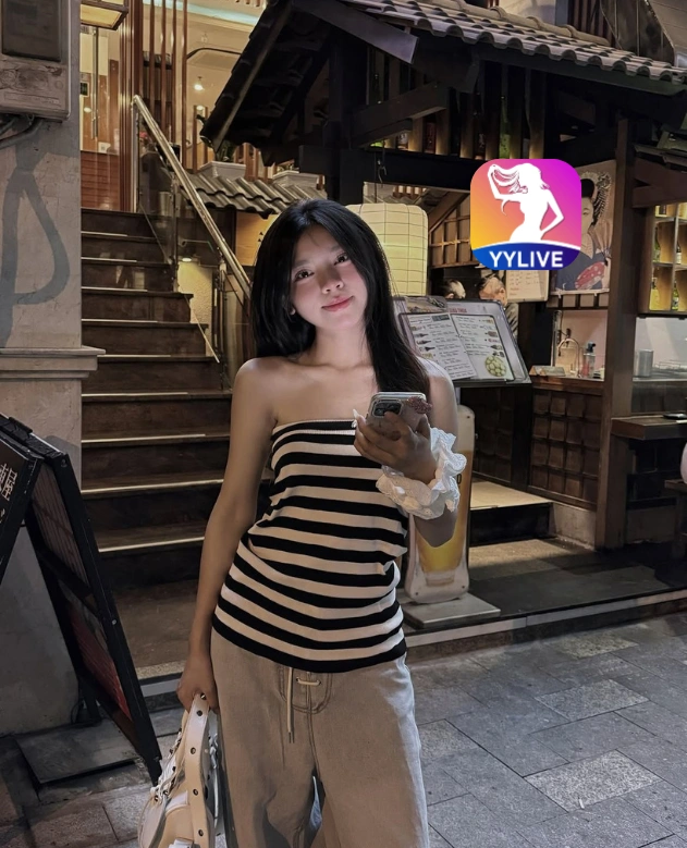 Minh Hằng YYLIVE