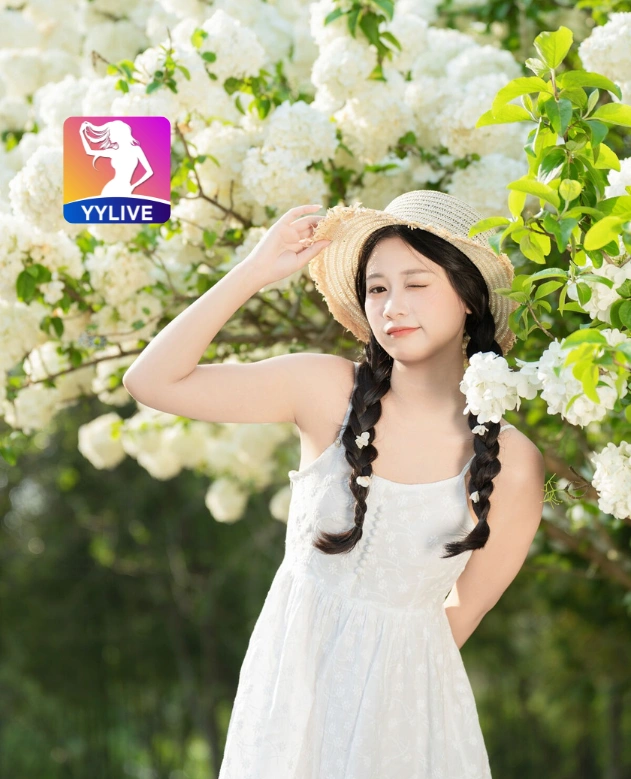 Minh Hằng YYLIVE