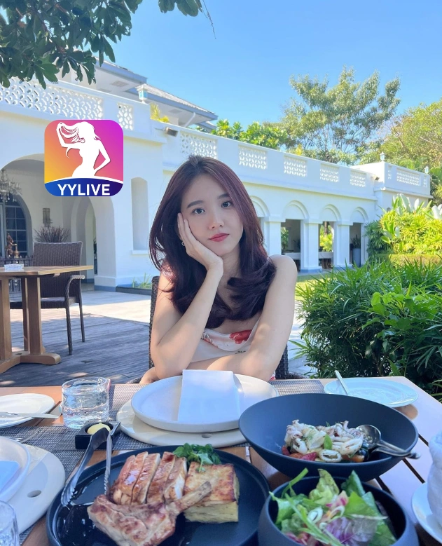 Phương Anh YYLIVE