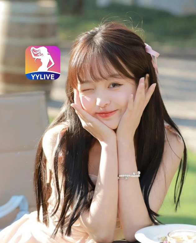 Quỳnh Anh YYLIVE