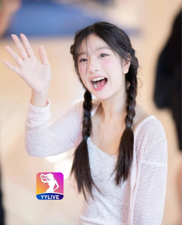 Quỳnh Anh YYLIVE