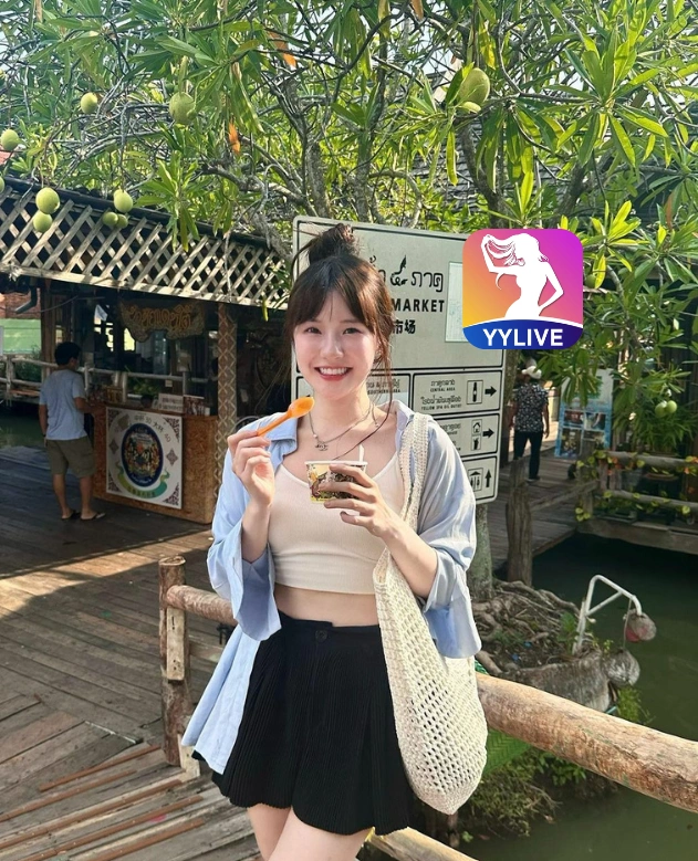Quỳnh Thảo YYLIVE
