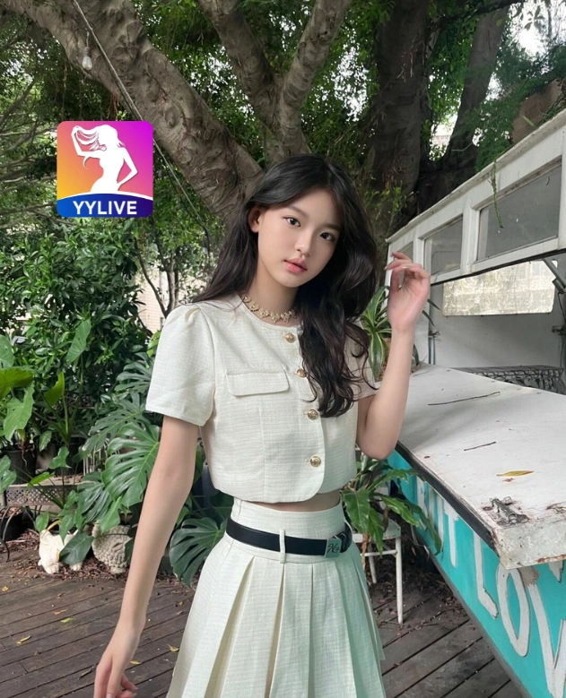 Thảo Linh YYLIVE