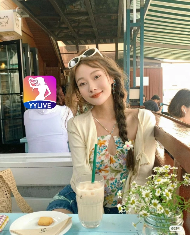 Thu Hằng YYLIVE