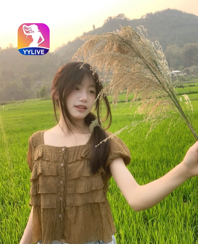 Thùy Trang YYLIVE