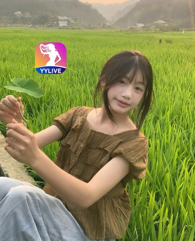 Thùy Trang YYLIVE