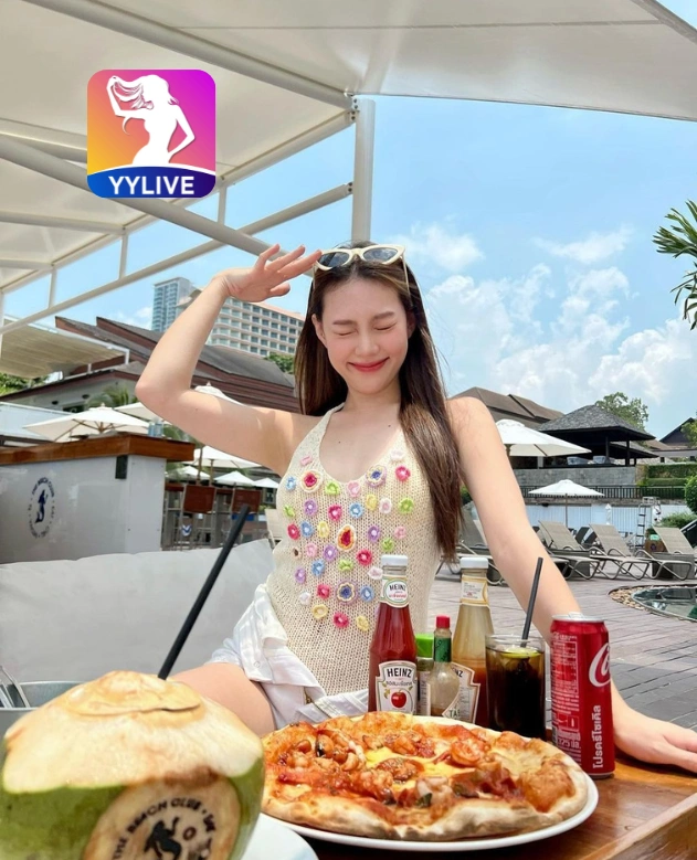Trang Trinh YYLIVE