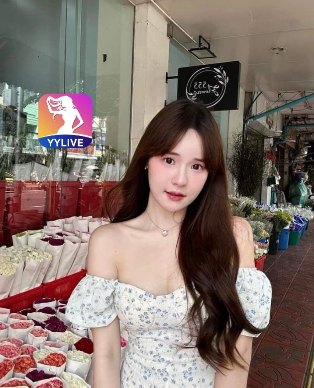 Trang Trinh YYLIVE