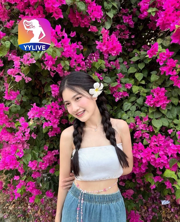 Julia Franklin YYLIVE