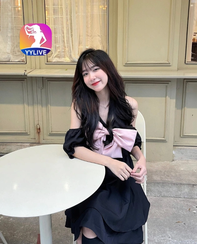 Olivia Thompson YYLIVE