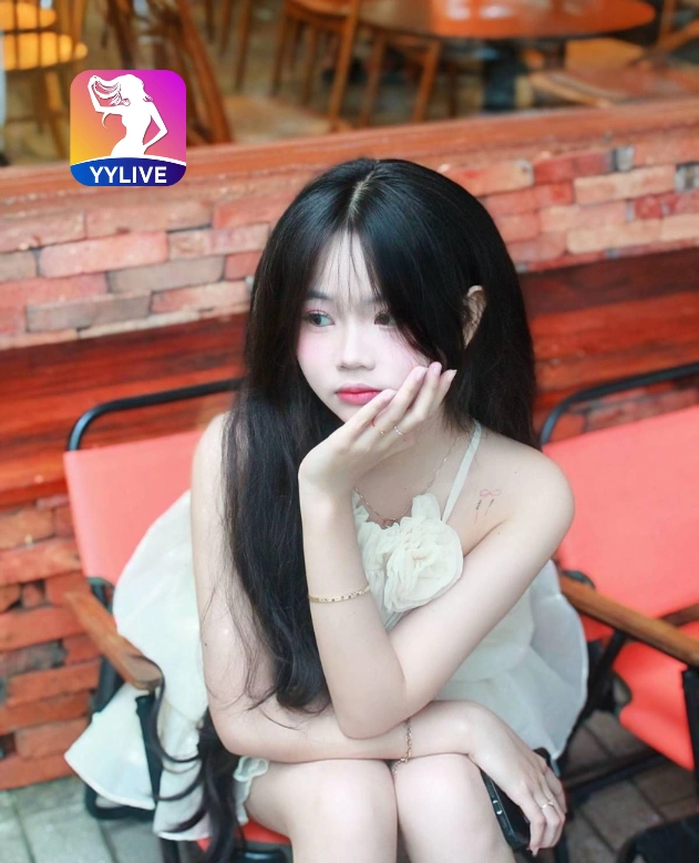 Ho Thi Nhi YYLIVE
