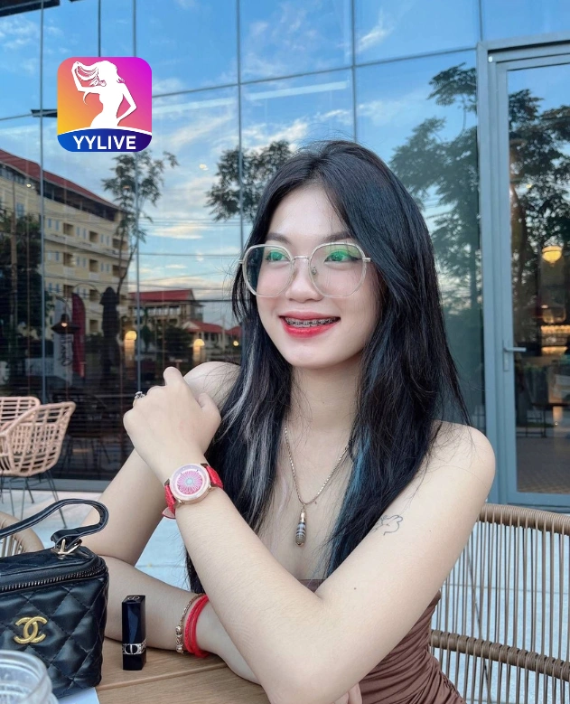 Hoang Thi Thien YYLIVE