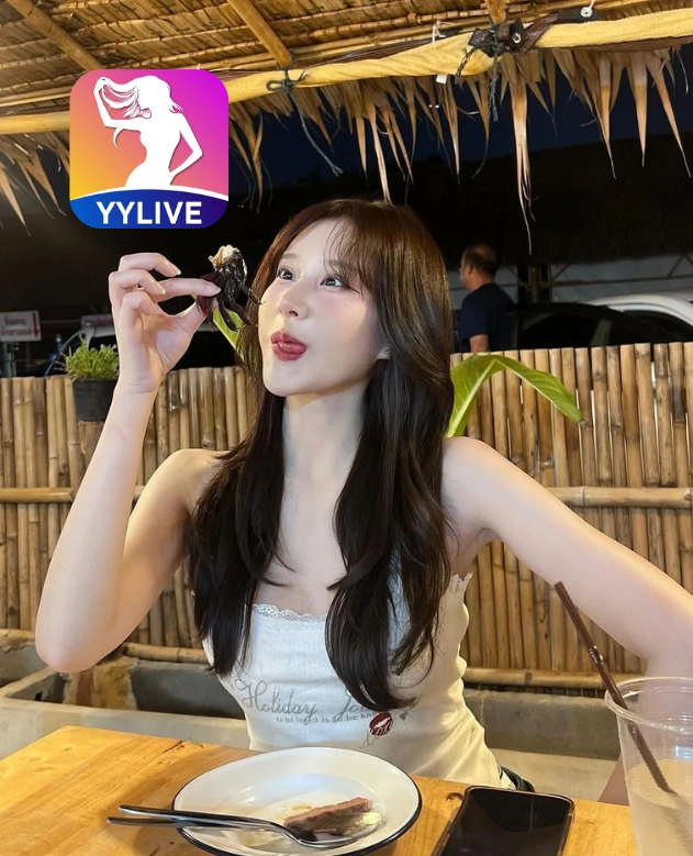 Autumn Pierce YYLIVE